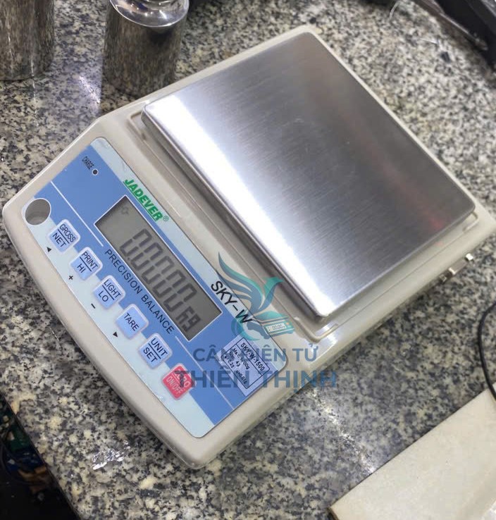 Cân điện tử SKY - W - dòng cân điện tử thuộc dòng cân đĩa có tải max 300g, 600g, 1500g và 3000g.