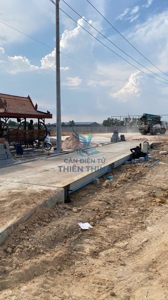 Di dời, lắp đặt cân ô tô 120 tấn cho khách hàng tại Cambuchia. Sử dụng hệ thống thiết bị cân điện tử kỹ thuật số để truyền tải tín