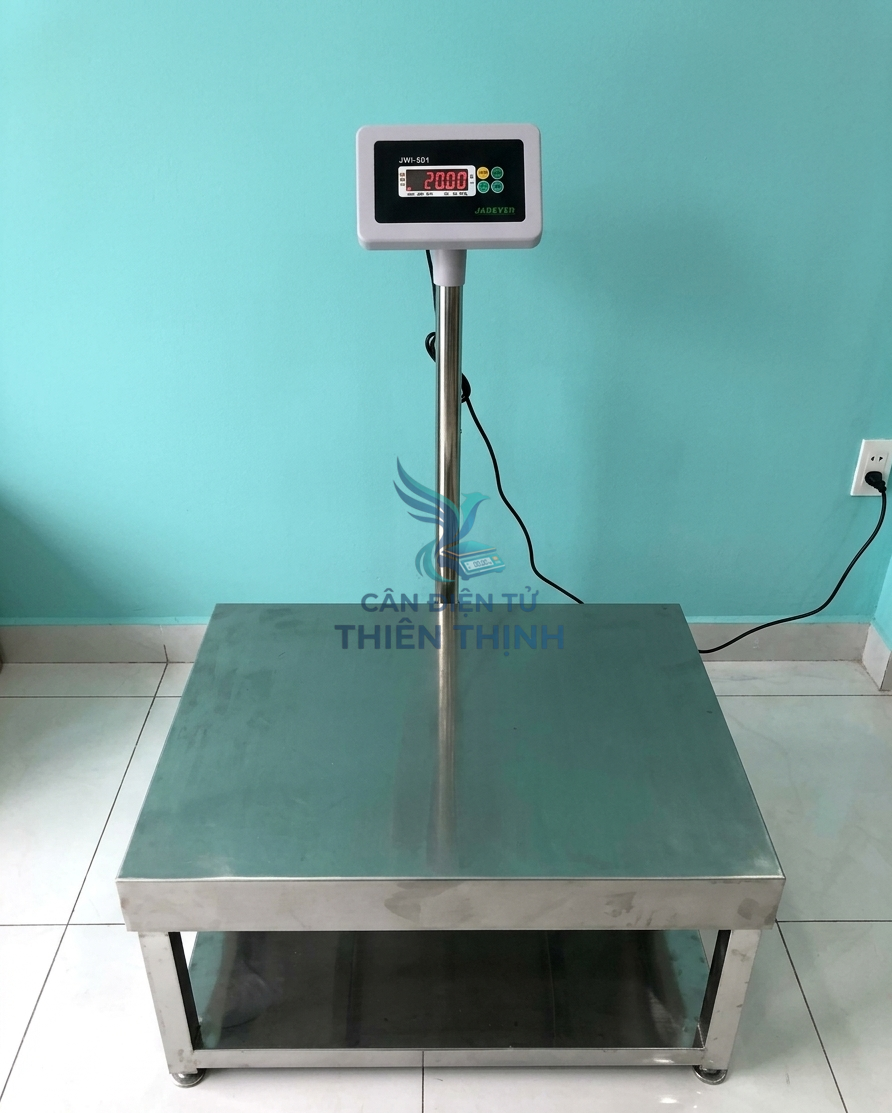 Cân điện tử khung nông sản inox đầu cân 501, có cần inox đặt đầu cân lên cao.