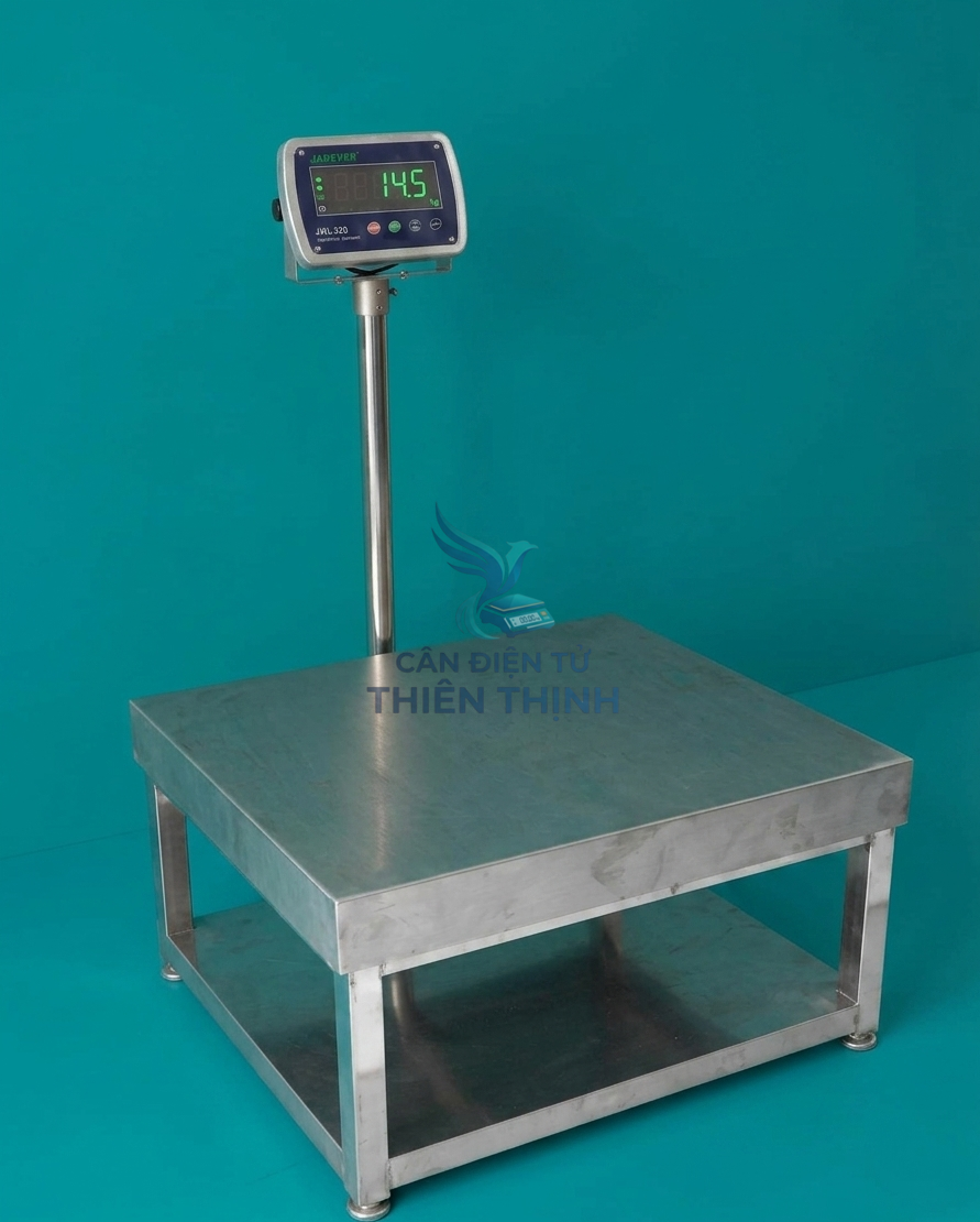 Cân điện tử khung nông sản inox đầu cân JWI 520 gắn lên cao.