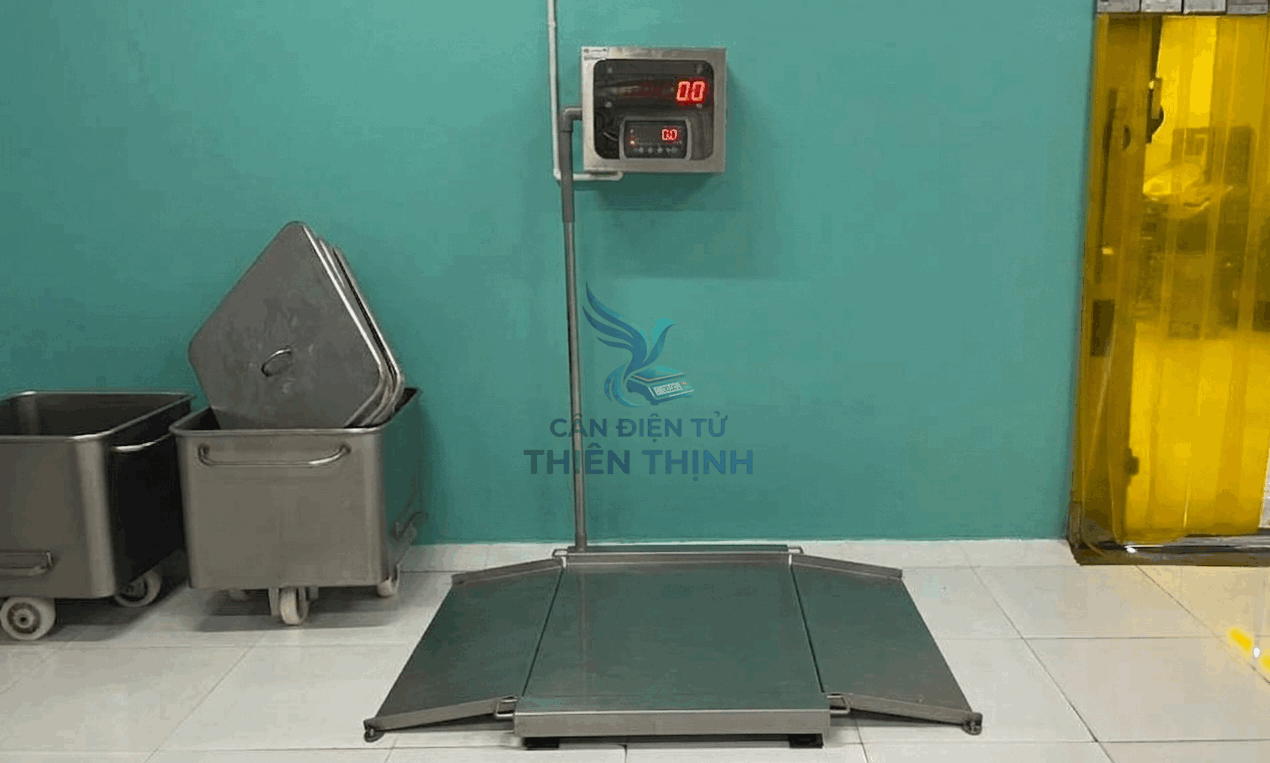 Cân điện tử mặt sàn có ram dốc JWI 520 có gắn bảng đèn led.